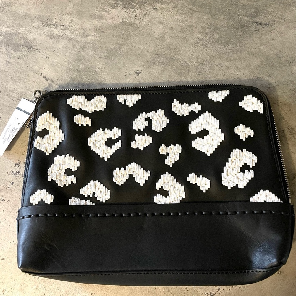 Phillip Lim NWT black and white clutch with zipper… original dust bag